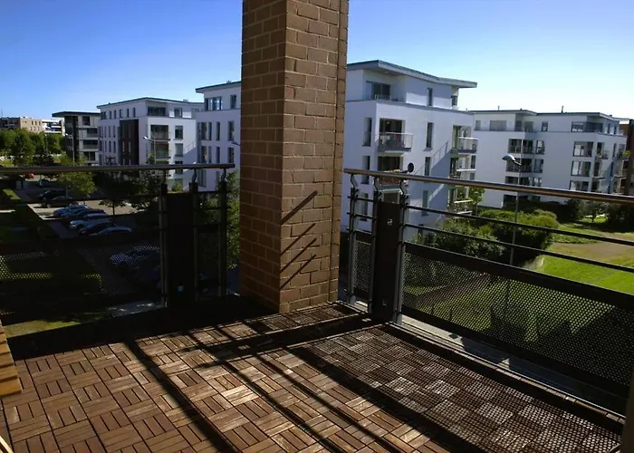 Lovely Modern 1 Bedroom Apartment